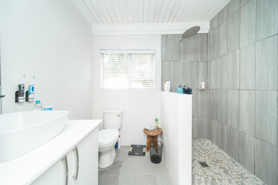 4 Bedroom Property for Sale in Sunnyridge Eastern Cape